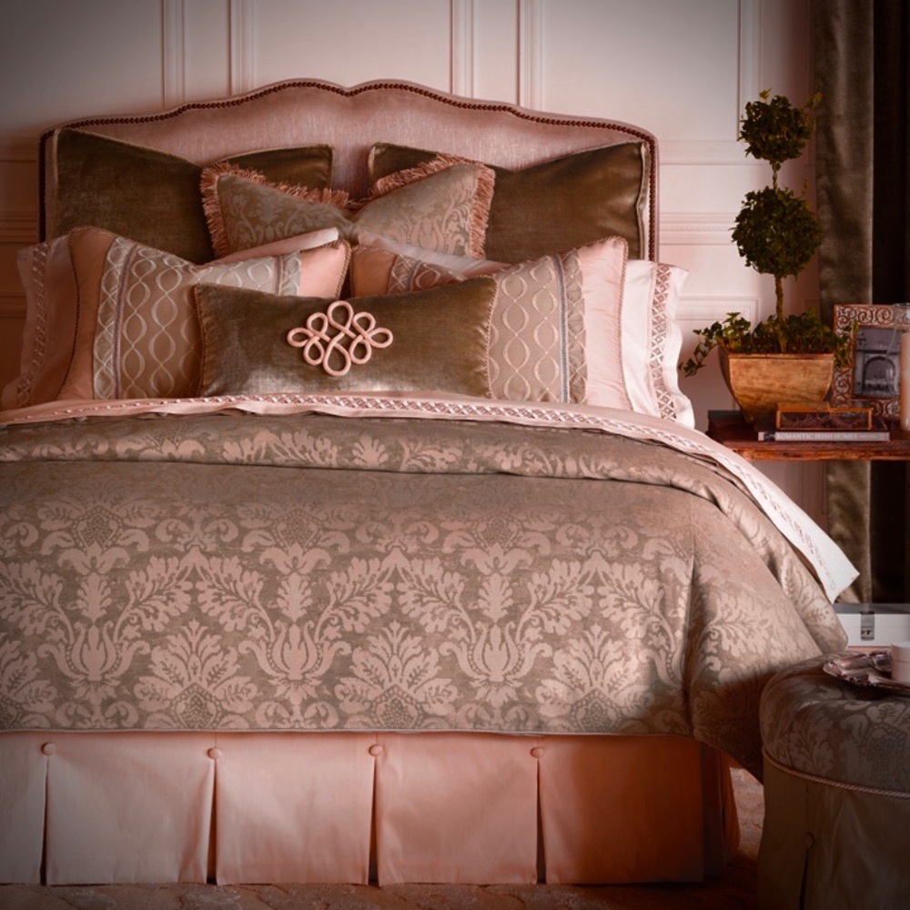 Court of Versailles luxury damask silk cotton blend duvet cover